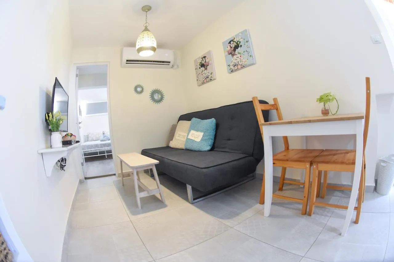 Apartment Sunshine Suite Boutique Only 5 Min Walk To The Beach - By Seaelo Eilat